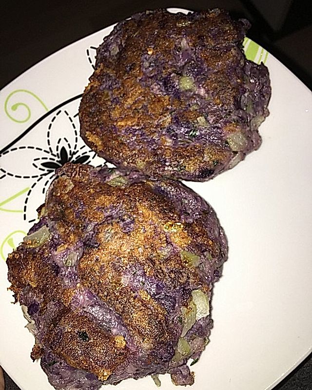 Violette Kartoffelpuffer mit Frischkäsedip