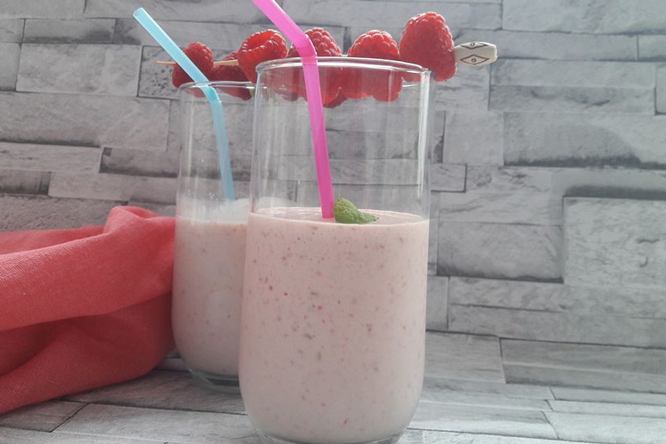 Himbeer-Milchshake mit Vanilleeis