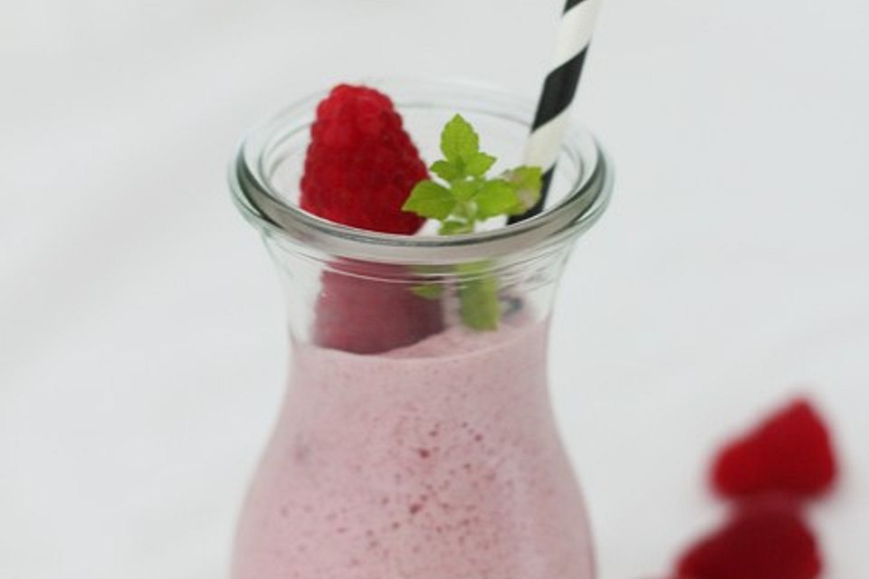 Himbeer-Milchshake mit Vanilleeis