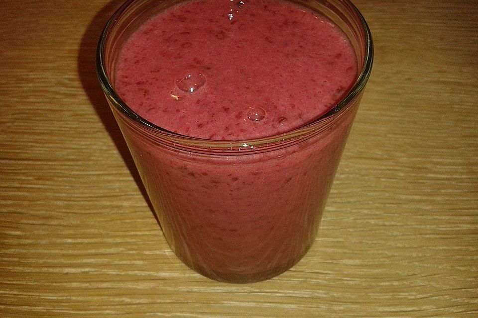 Smoothie mit Rote Bete, Banane und Kiwi