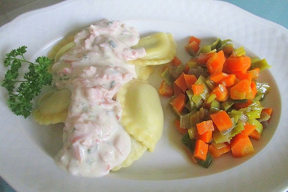 Gefüllte Cappelletti mit Mascarpone-Pfefferschinken-Sauce