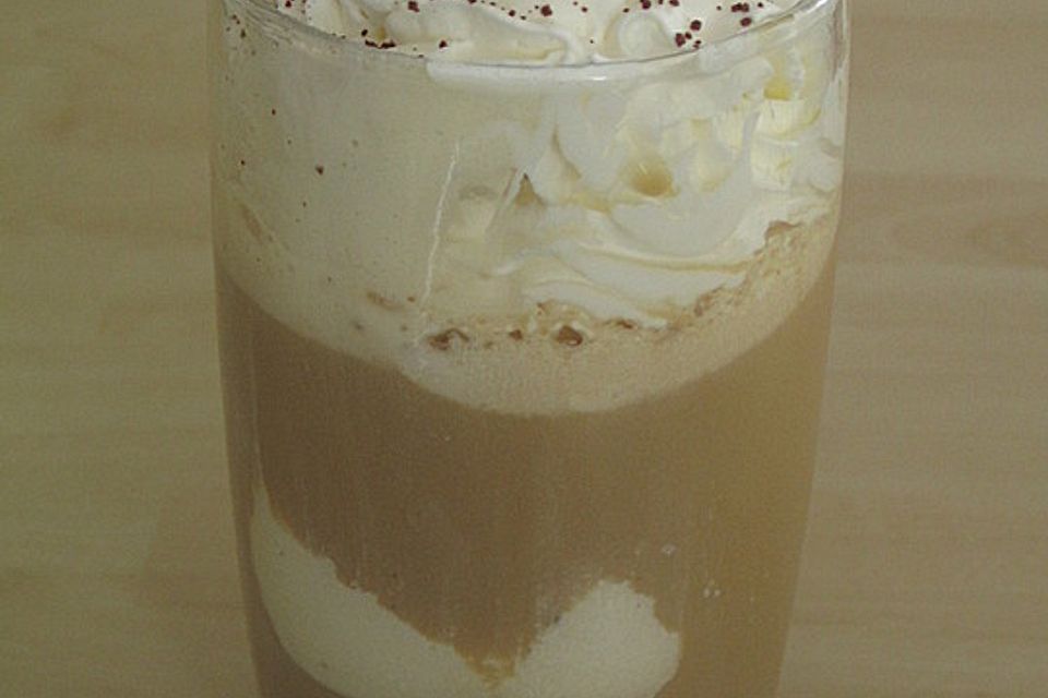 Eiskaffee mit Vanilleeis