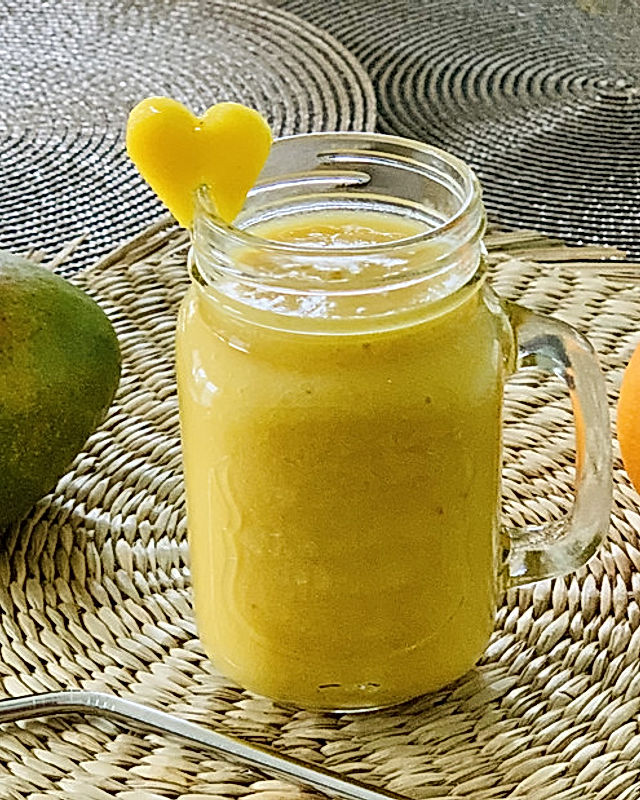 Mango-Orangen-Bananen Smoothie mit Limette