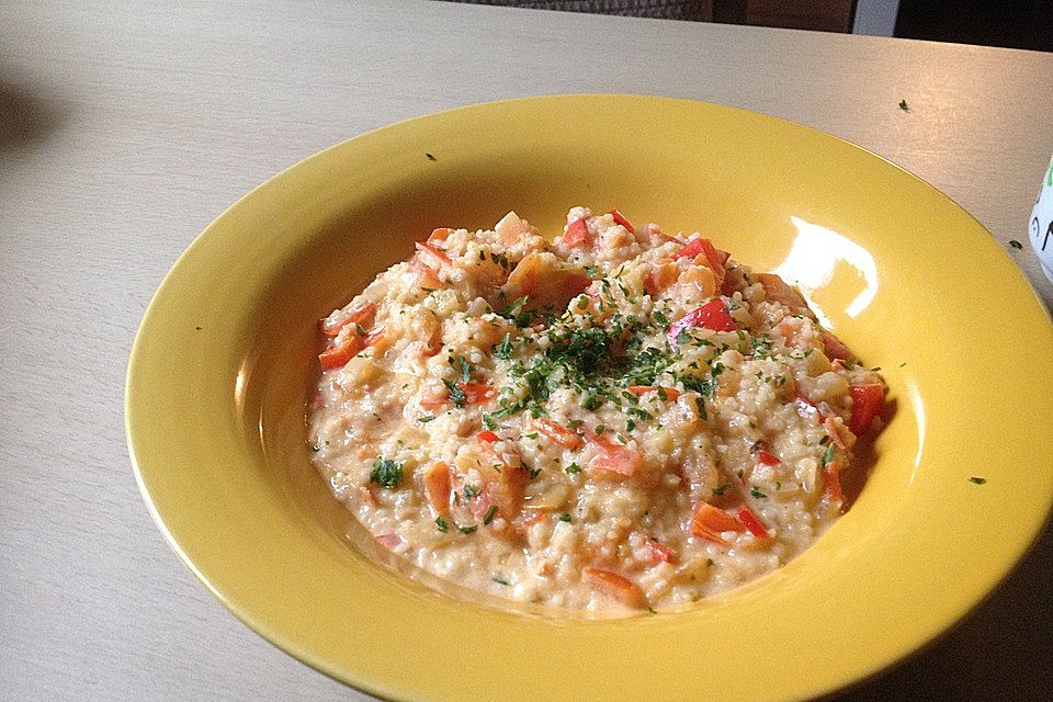 Couscous-Pfanne mit Paprika und Tomate