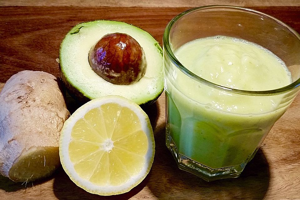 Obst-Smoothie mit Avocado und Ingwer Obst-Smoothie mit Avocado und Ingwer