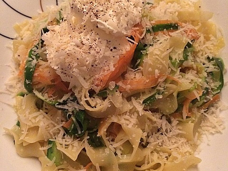 Tagliatelle mit feinen Gemüsestreifen von Engel2705| Chefkoch