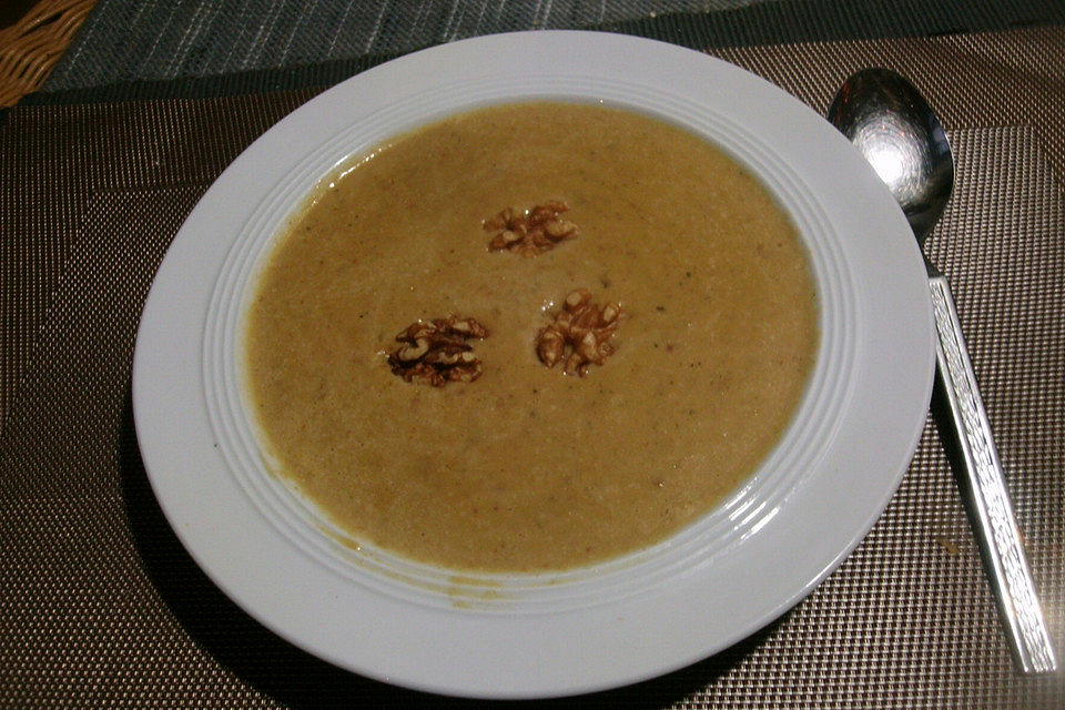 Nuss-Cremesuppe