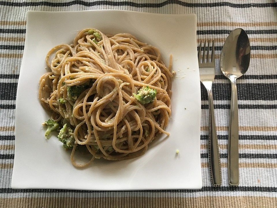 Spaghetti mit Brokkoli-Nuss-Sauce von Haribö91| Chefkoch