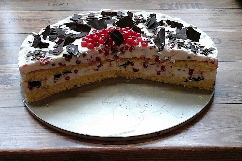 Johannisbeer-Joghurt-Torte mit Dinkelbiskuit