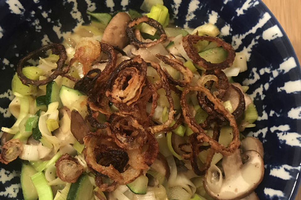 Vegane Zucchini-Champignon-Pfanne