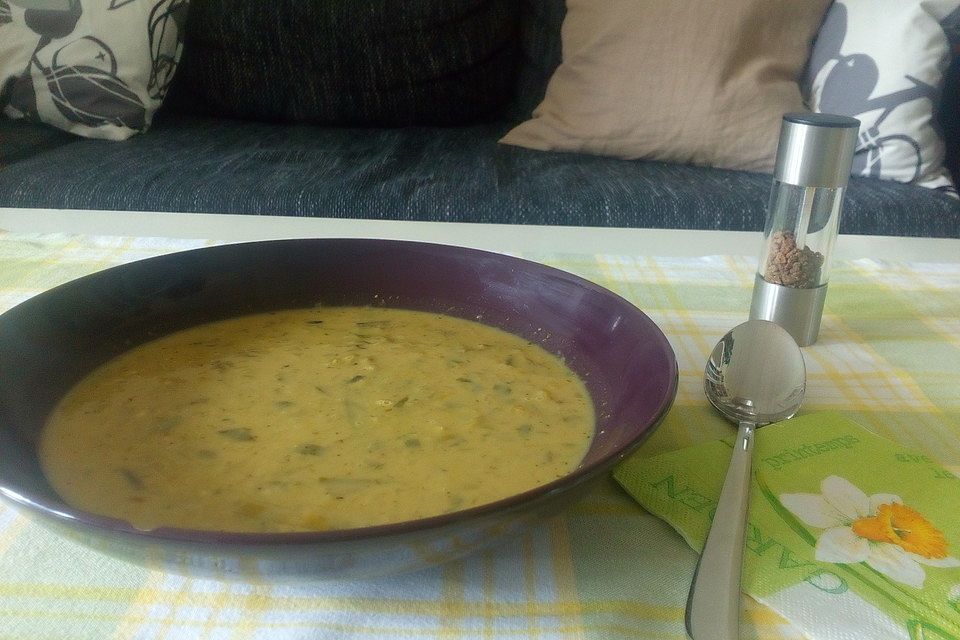 Vegane Käse-Lauch-Suppe mit Grünkern