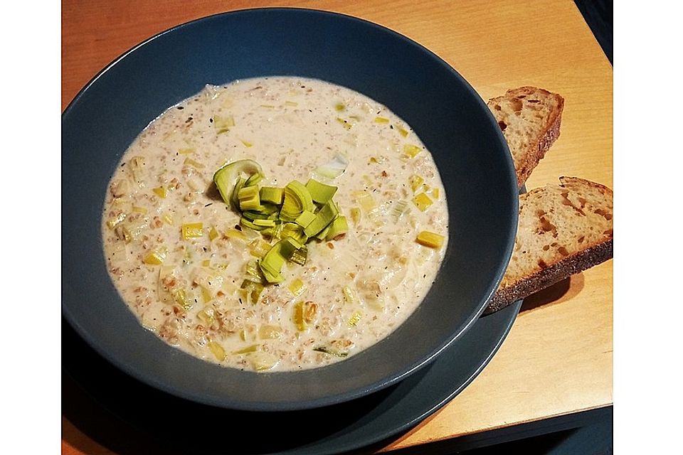 Vegane Käse-Lauch-Suppe mit Grünkern