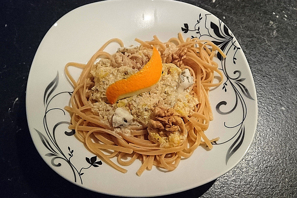 Pasta mit Walnuss-Orangen-Gorgonzolasauce