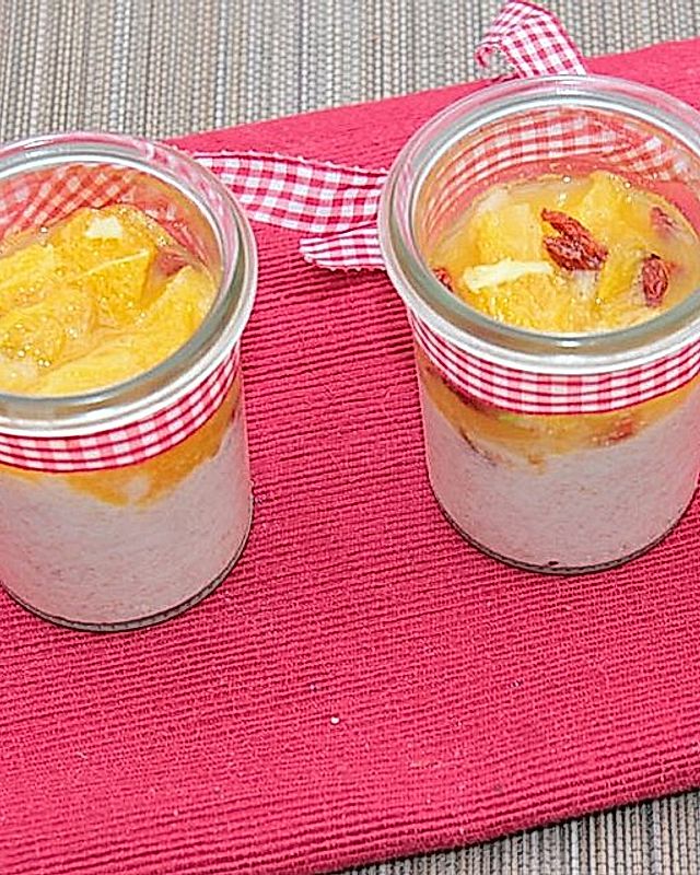 Dinkelgrieß-Joghurt mit Orangen-Goji-Kompott