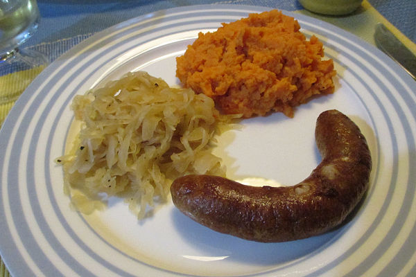 Frische Bratwurst mit Sauerkraut und Süßkartoffel-Püree von Preisfelder ...
