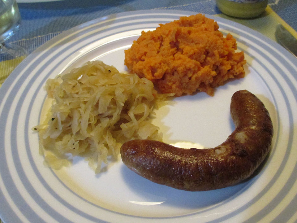 Frische Bratwurst mit Sauerkraut und Süßkartoffel-Püree von Preisfelder ...