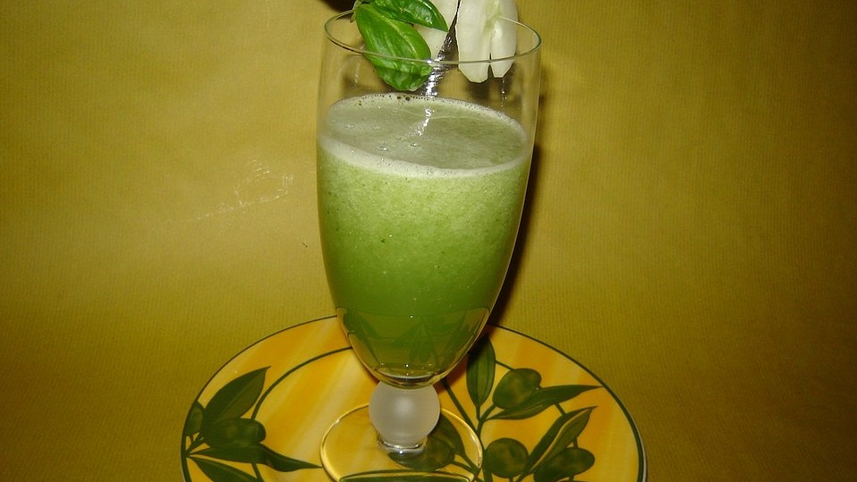 Avocado-Smoothie mit Apfel, Gurke und Basilikum von ars_vivendi