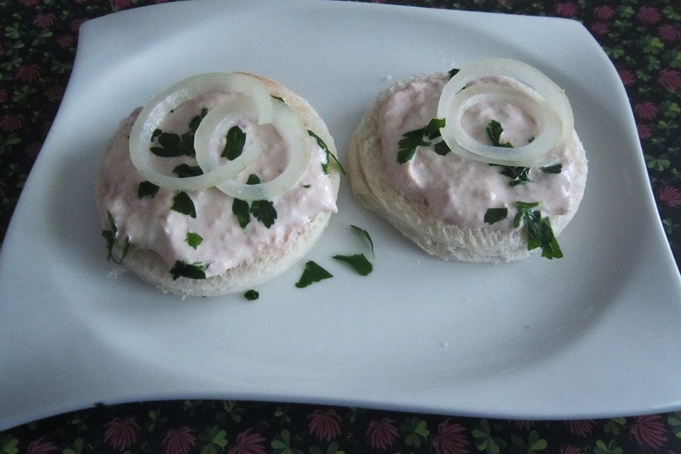 Baguettescheiben mit Thunfisch - Frischkäse - Creme