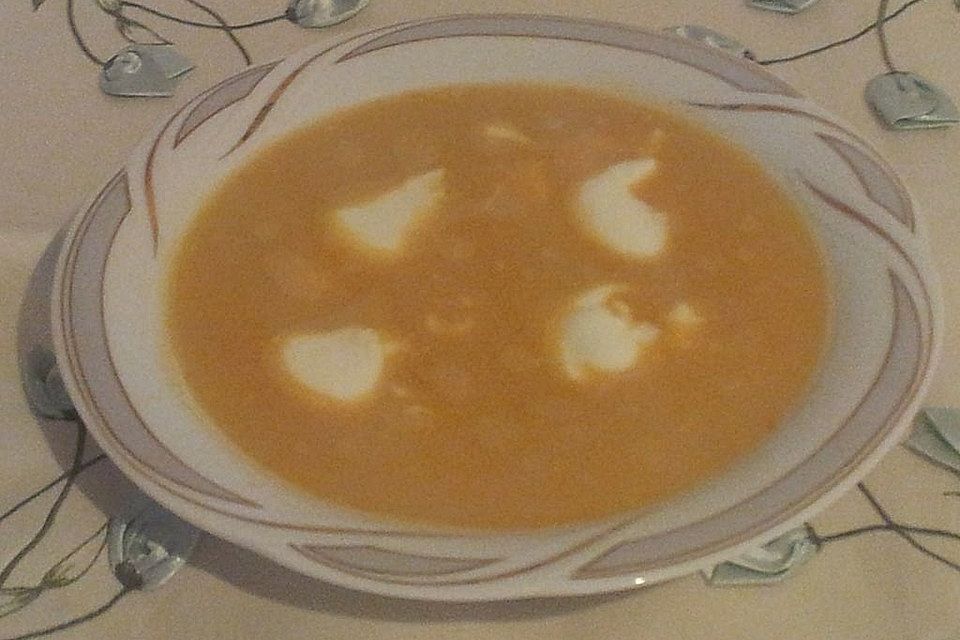 Sämige Linsensuppe mit Joghurt