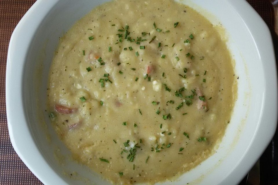 Bosnische Kartoffelsuppe mit Sužuk