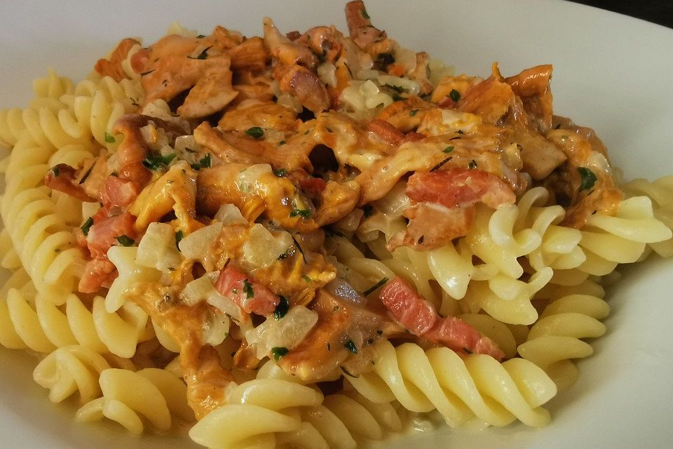 Pasta mit Pfifferling-Sahnesoße