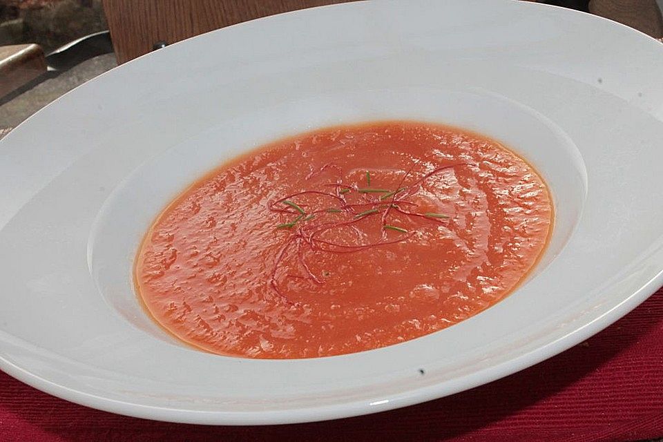 Topinambursuppe mit Karotten und Tomaten