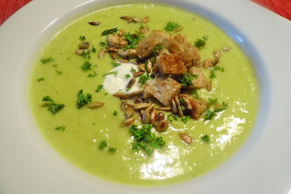 Cremesuppe von Fenchel und Erbsen