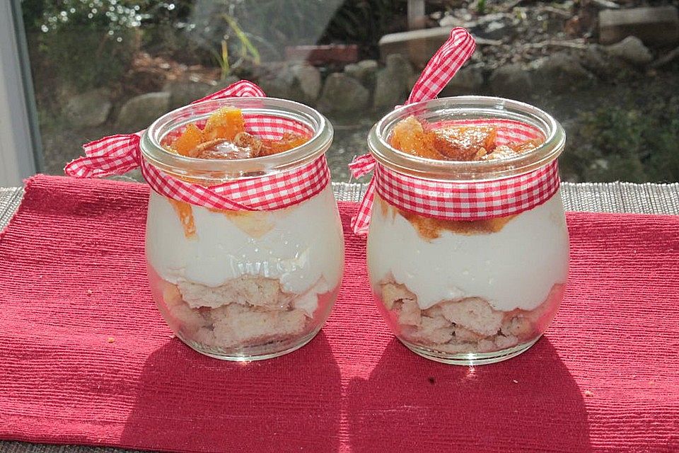 Orange-Zimt-Sauerrahmdessert auf Keksboden