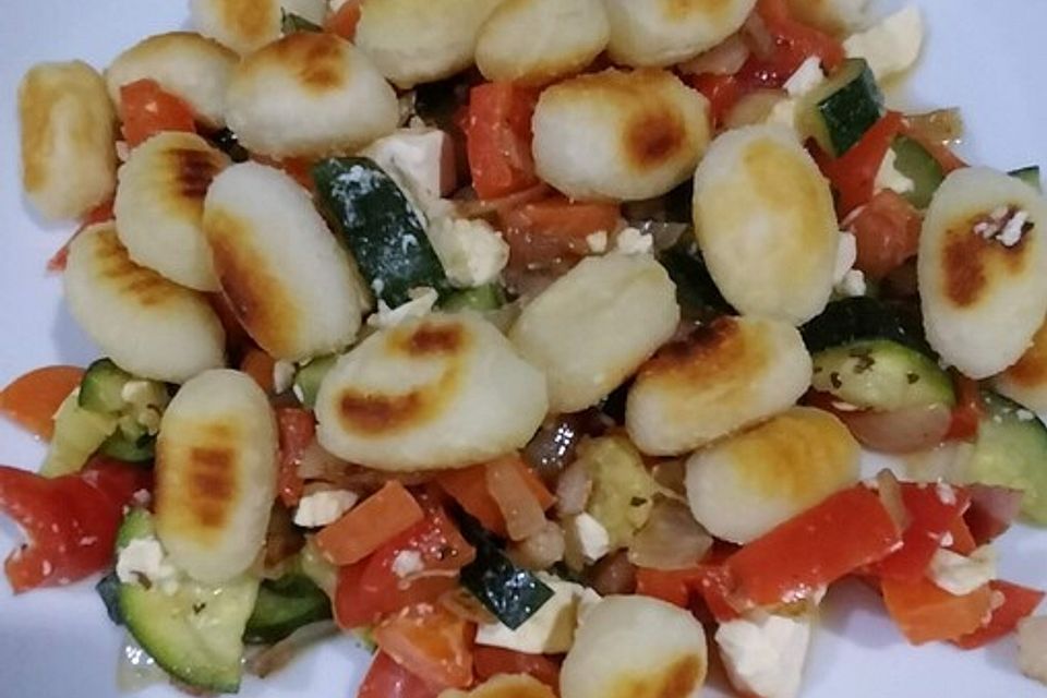 Gnocchi-Gemüse-Pfanne mit Schafskäse