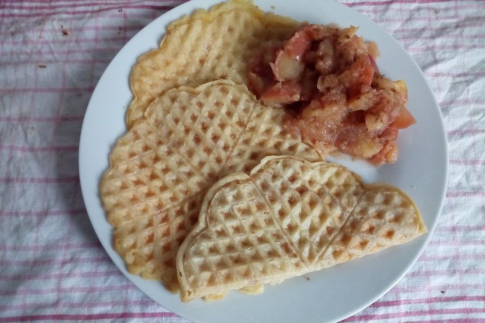 Vegane Waffeln mit Apfelmus