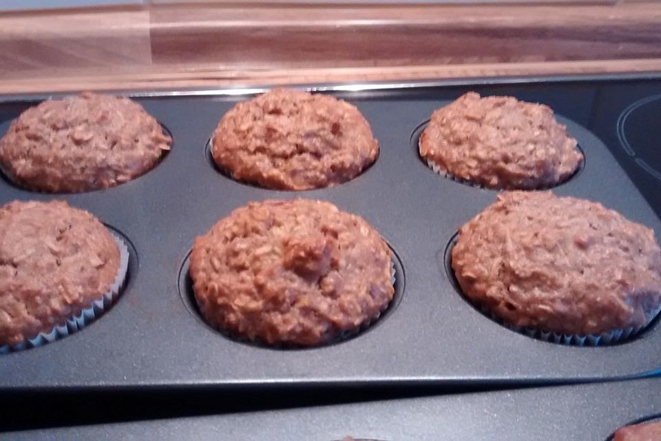 Vegane Apfel-Haferflocken-Walnuss-Muffins