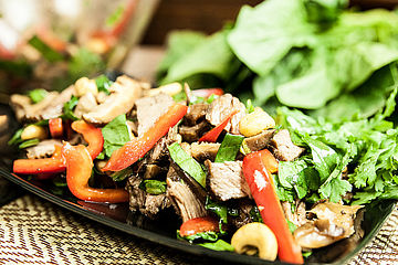 Asiatischer Roastbeef-Salat mit Spinat