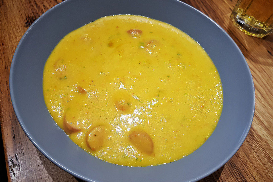 Kürbissuppe mit einem Hauch Curry