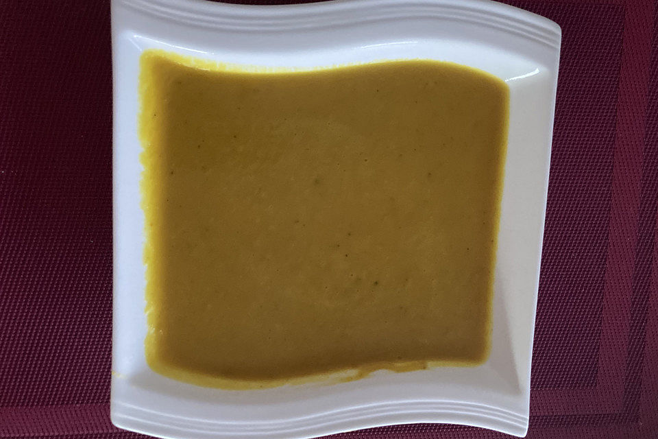 Kürbissuppe mit einem Hauch Curry