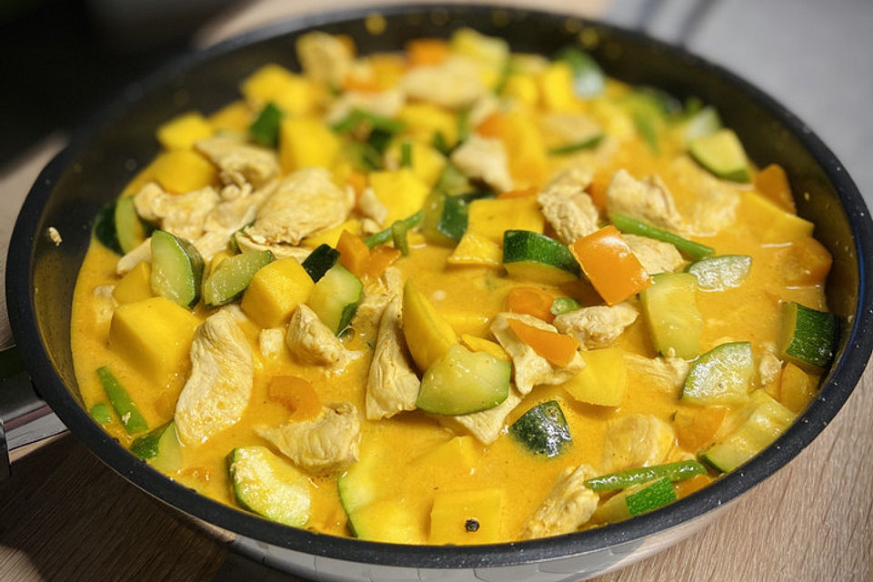 Curry mit Huhn, Mango und Gemüse