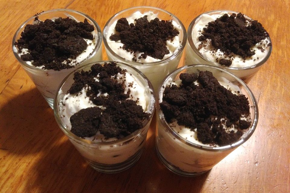 Oreo-Blaubeer-Cheescake im Glas