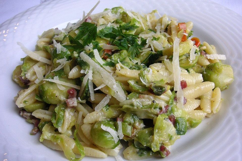 Pasta mit Rosenkohl-Carbonara