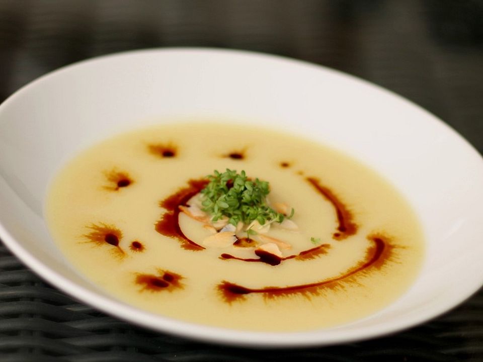 Pastinaken-Blumenkohlsuppe mit gerösteten Mandeln und Kresse| Chefkoch
