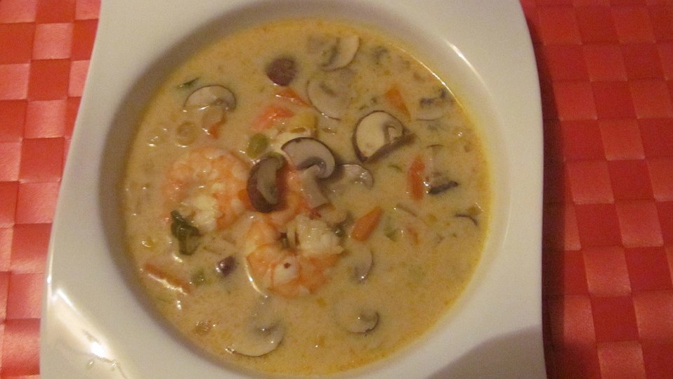 Sauer scharfe asiatische Kokossuppe mit Garnelen von yasiliciousDE Sauer scharfe asiatische Kokossuppe mit Garnelen von yasiliciousDE