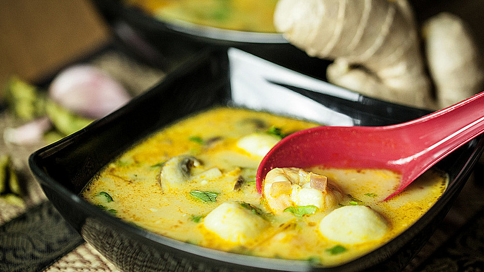 Sauer scharfe asiatische Kokossuppe mit Garnelen von yasiliciousDE Sauer scharfe asiatische Kokossuppe mit Garnelen von yasiliciousDE