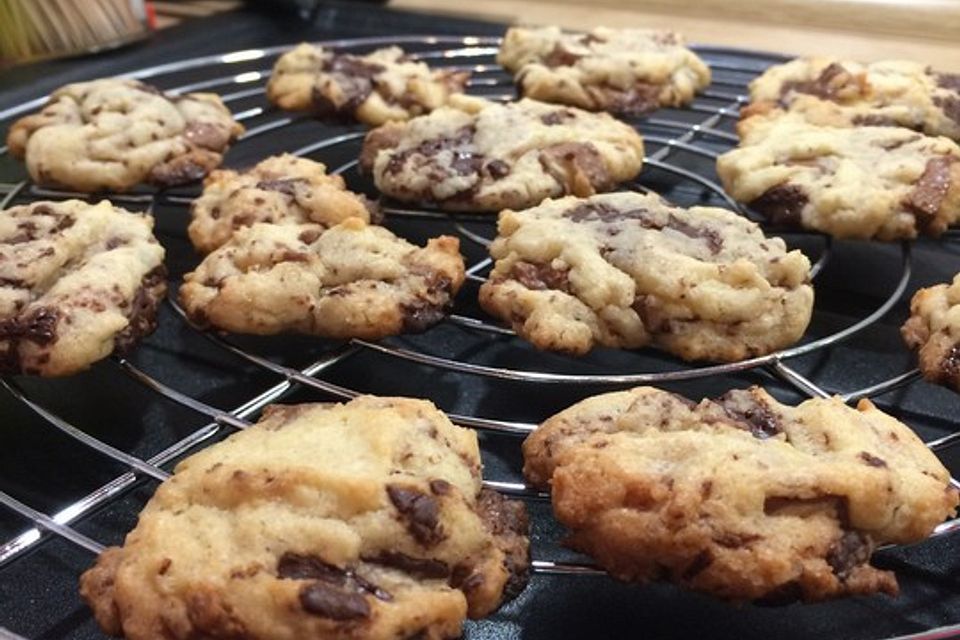 Amerikanische Cookies mit Schokoladenriegeln