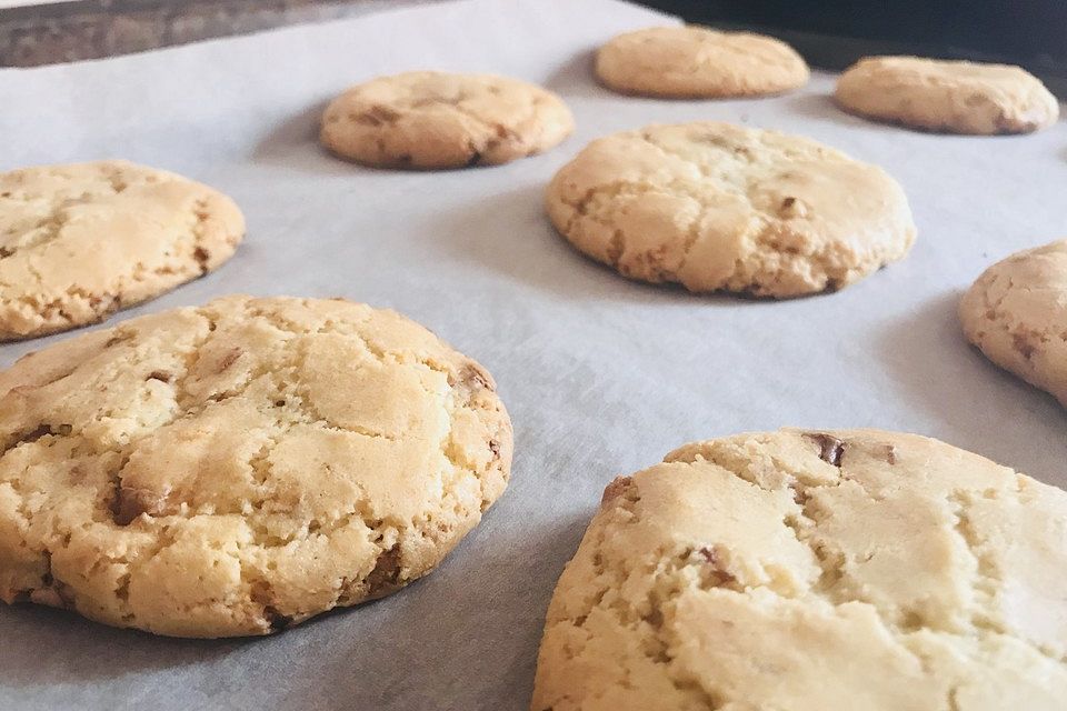 Amerikanische Cookies mit Schokoladenriegeln