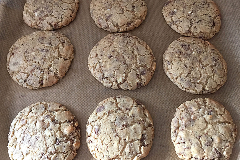 Amerikanische Cookies mit Schokoladenriegeln