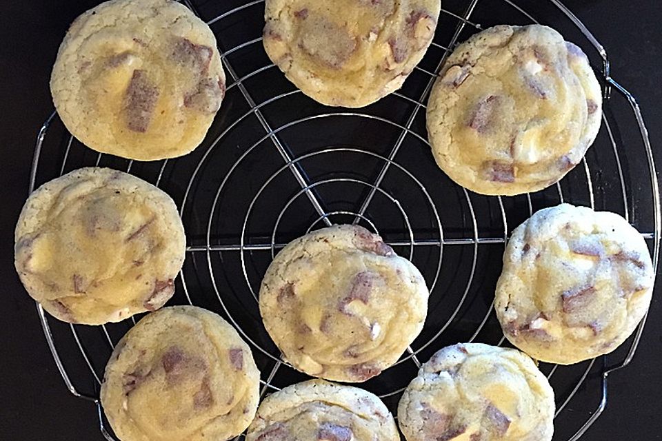 Amerikanische Cookies mit Schokoladenriegeln