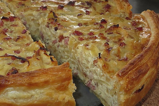 Einfacher Zwiebelkuchen mit Blätterteig von -Carbonara-| Chefkoch