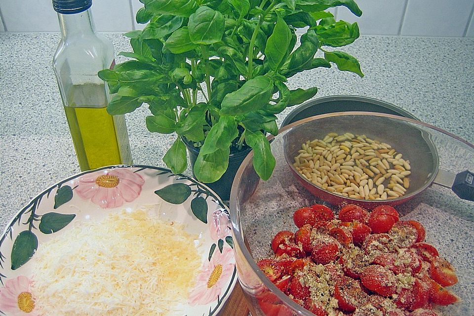 Spaghetti mit Cocktailtomaten und Oliven