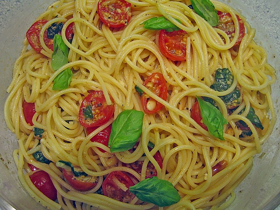 Spaghetti mit Cocktailtomaten und Oliven von Vrenikoch| Chefkoch