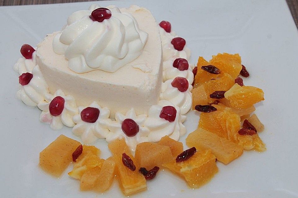 Sharon-Joghurt-Mousse mit Orangen-Sharon-Goji-Kompott