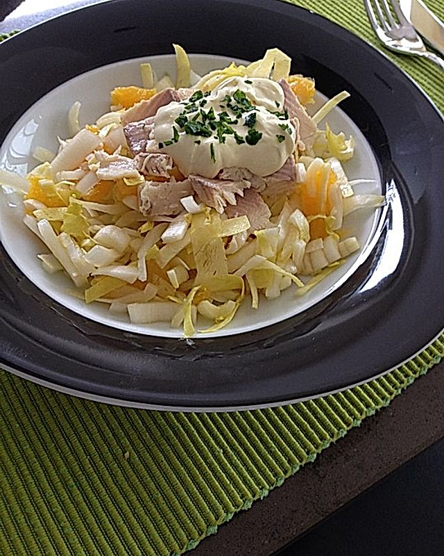 Chicorée-Orangen-Salat mit Forelle