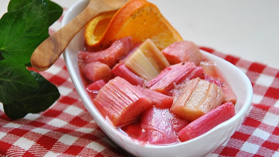 Gerösteter Rhabarber aus dem Ofen von NatuerlichLecker Gerösteter Rhabarber aus dem Ofen von NatuerlichLecker